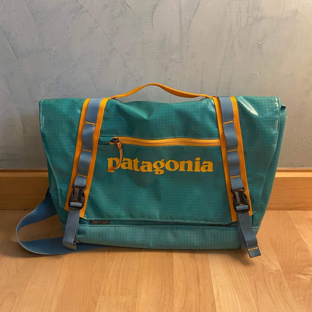 Patagonia 12L Black-Hole Messenger Bag